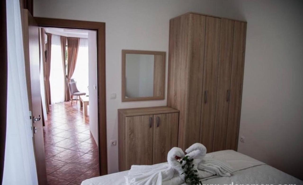 Delux Apartmani Dobra Voda Bagian luar foto