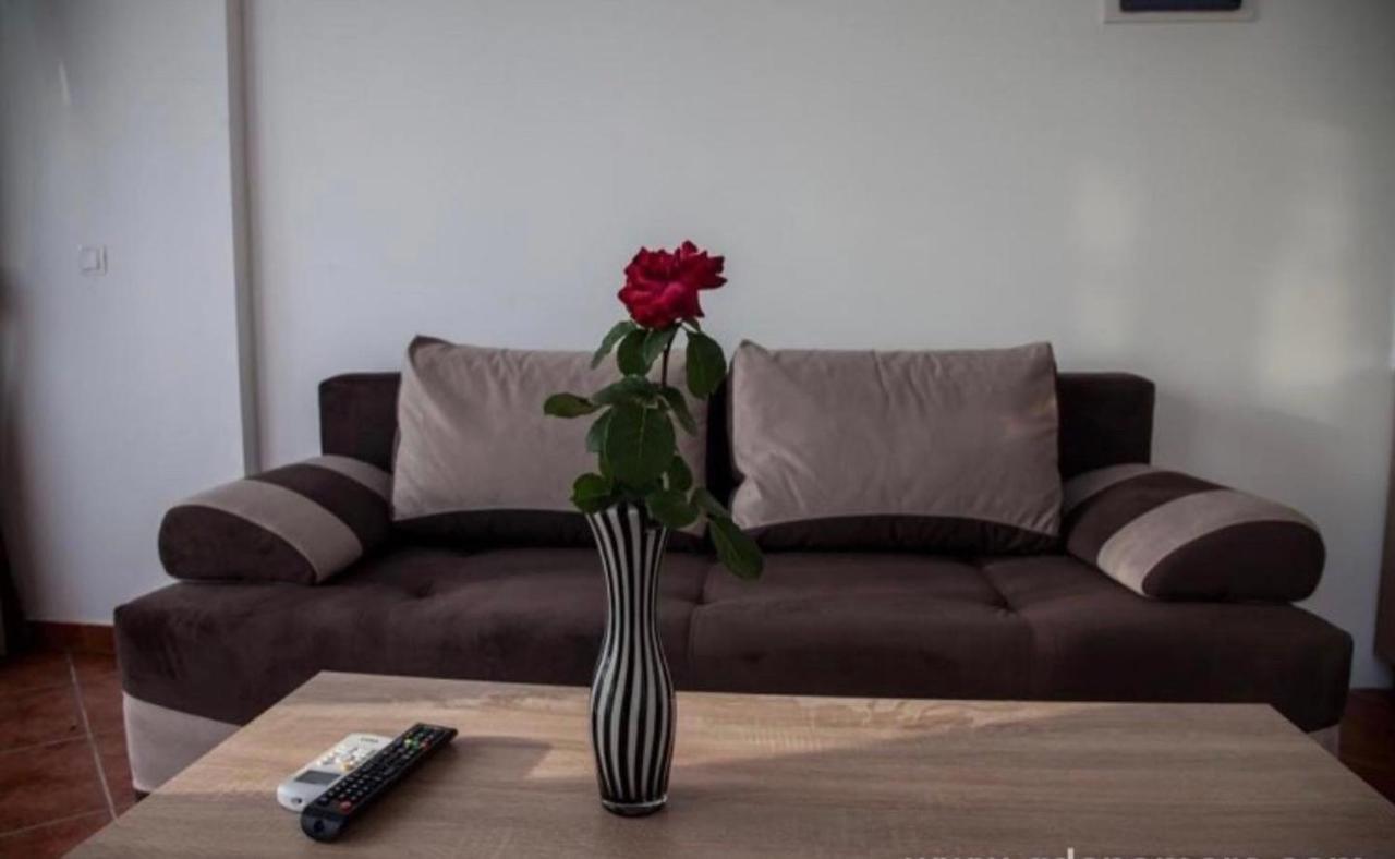 Delux Apartmani Dobra Voda Bagian luar foto