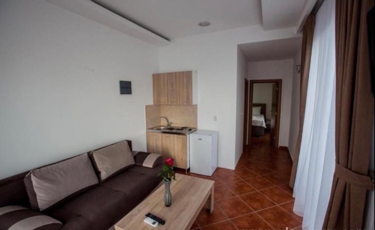 Delux Apartmani Dobra Voda Bagian luar foto
